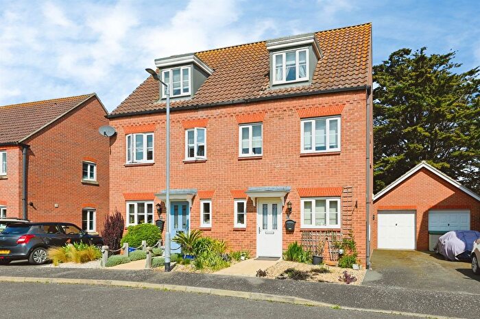 3 Bedroom Semi Detached House For Sale In Benstead Close, Heacham, King's Lynn, PE31