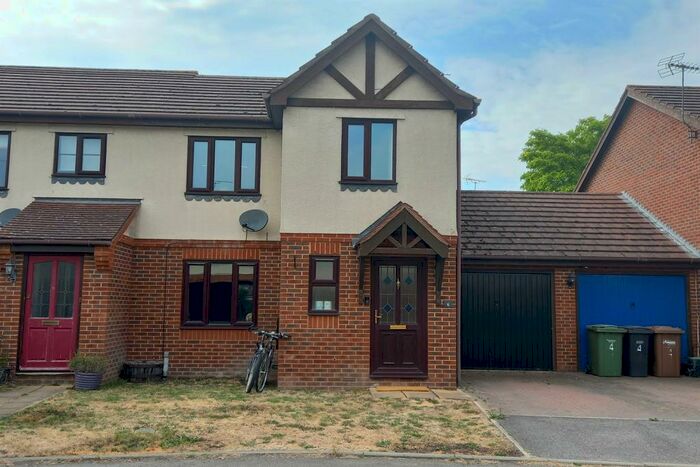 3 Bedroom Terraced House To Rent In Yealm Close, Didcot, OX11