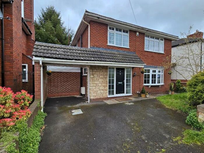 4 Bedroom Detached House To Rent In Douglas Road, Halesowen, Hurst Green, B62