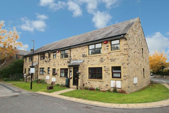 2 Bedroom Flat To Rent In Rockery Croft, Horsforth, Leeds, West Yorkshire, Uk, LS18