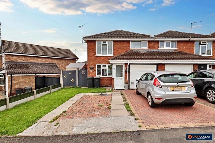 3 Bedroom Semi-Detached House For Sale In Somerset Drive, Stockingford, Nuneaton, CV10