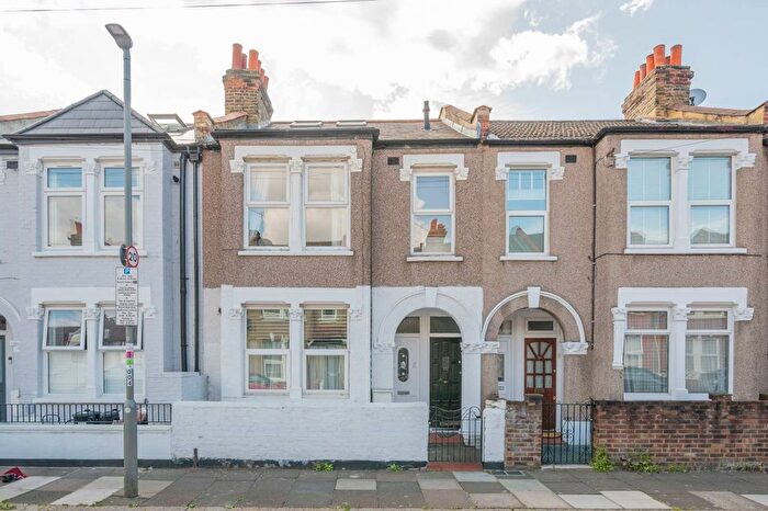4 Bedroom Maisonette To Rent In Fairlight Road, Tooting, London, SW17