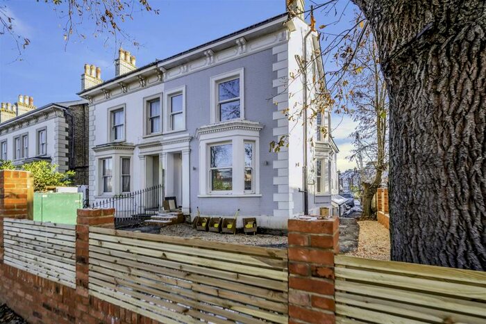 1 Bedroom Flat To Rent In London Road, Redhill, RH1