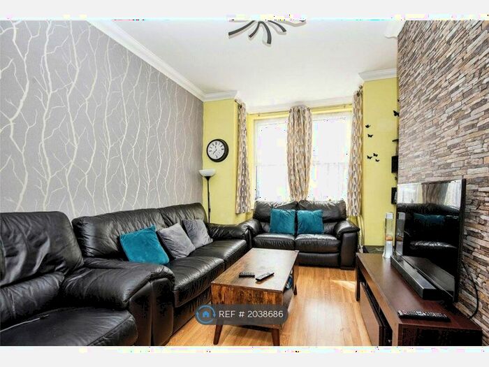 3 Bedroom Terraced House To Rent In Burnt Oak Terrace, Gillingham, ME7