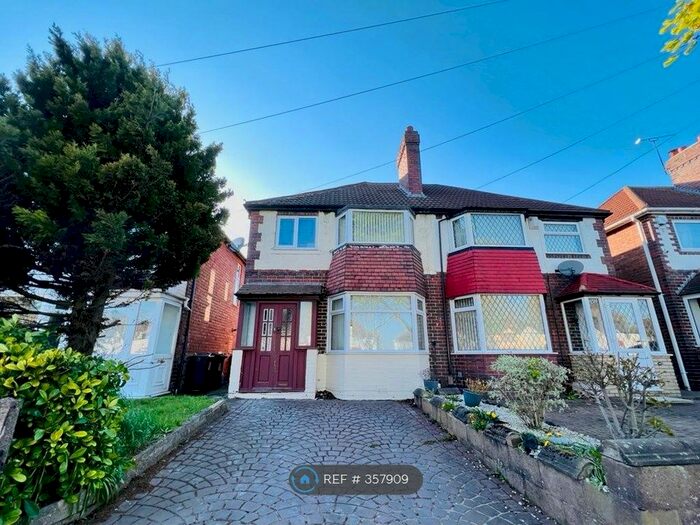 3 Bedroom Semi-Detached House To Rent In Kingstanding Road, Birmingham, B44