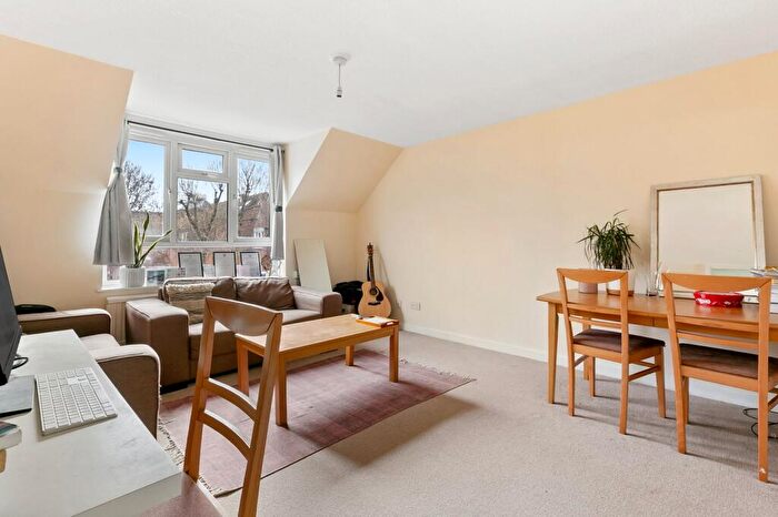 1 Bedroom Flat To Rent In Fawcett Close, Battersea Park, SW11