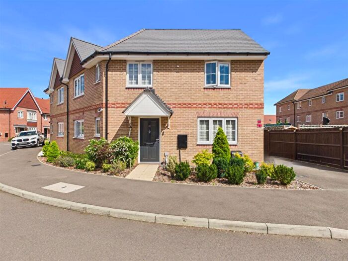 3 Bedroom Semi-Detached House For Sale In Keywood Drive, Hersham, Walton-On-Thames, KT12