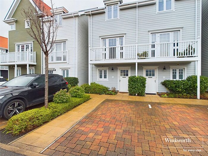 3 Bedroom Town House To Rent In Champlain Street, Reading, Berkshire, RG2