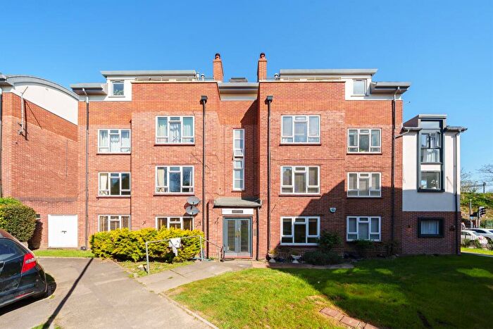 2 Bedroom Apartment For Sale In Courtlands, Maidenhead, SL6