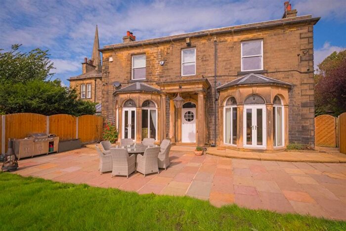 4 Bedroom Character Property For Sale In Leeds Road, Halifax, HX3