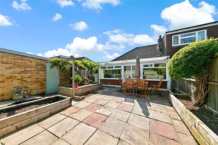 2 Bedroom Bungalow For Sale In Hollybank Close, Middlesex, TW12