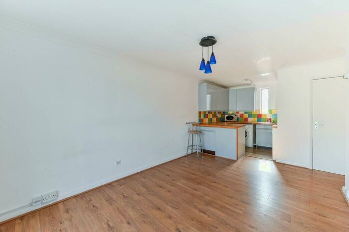 1 Bedroom Maisonette To Rent In Whitehorse Lane, South Norwood, London, SE25