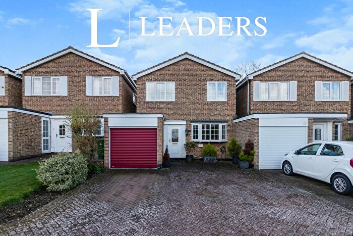 4 Bedroom Detached House To Rent In Penshurst Way, SM2