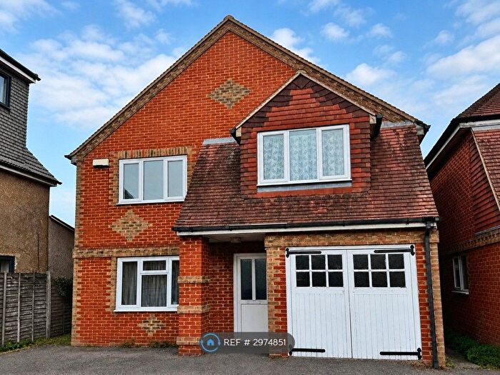 4 Bedroom Semi-Detached House To Rent In Basingstoke Road, Reading, RG2
