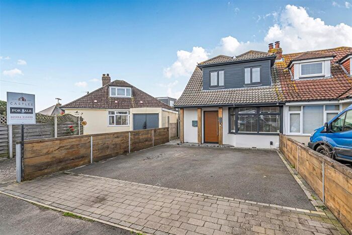 3 Bedroom Semi-Detached Bungalow For Sale In Merton Avenue, Portchester, PO16