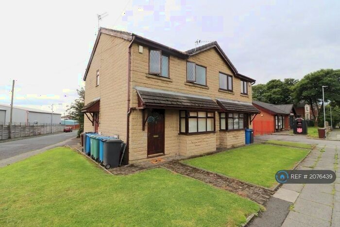 1 Bedroom Maisonette To Rent In Brookshaw Street, Bury, BL9