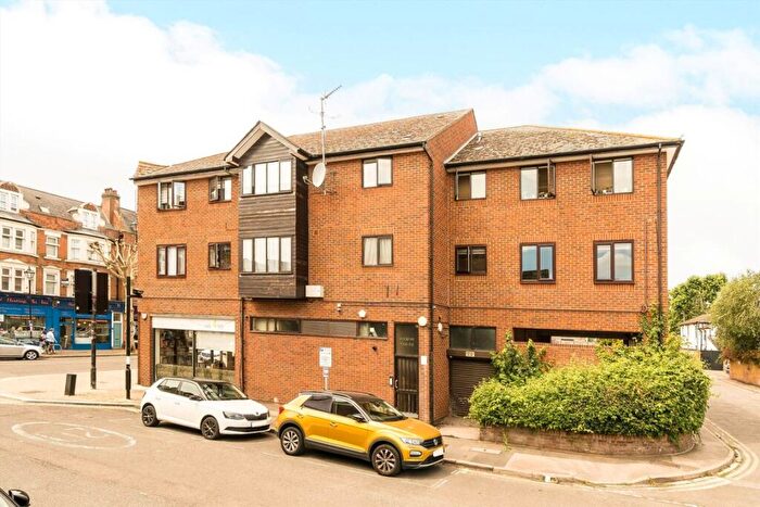 2 Bedroom Flat For Sale In Cottage Grove, Surbiton, KT6
