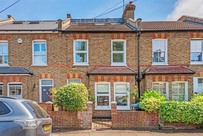 3 Bedroom Property To Rent In Victory Road, London, SW19