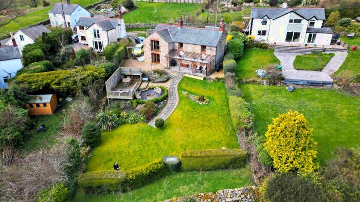 4 Bedroom Detached House For Sale In Maes Mawr Road, Llangollen, LL20