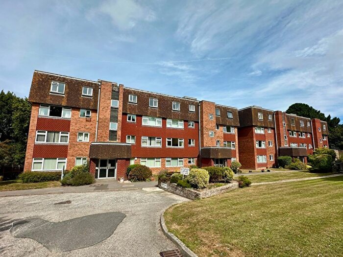 2 Bedroom Flat For Sale In St Marks Close, Bexhill-On-Sea, TN39