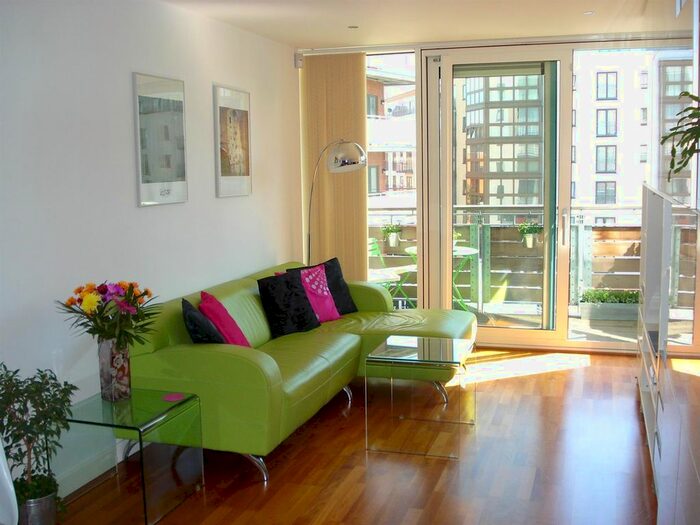 2 Bedroom Flat To Rent In Glasshouse, Canal Square, Birmingham, B16