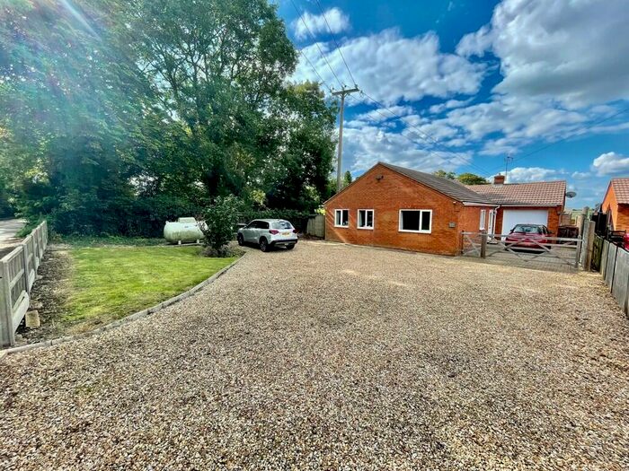 3 Bedroom Detached Bungalow For Sale In Roman Bank, Holbeach Bank, PE12