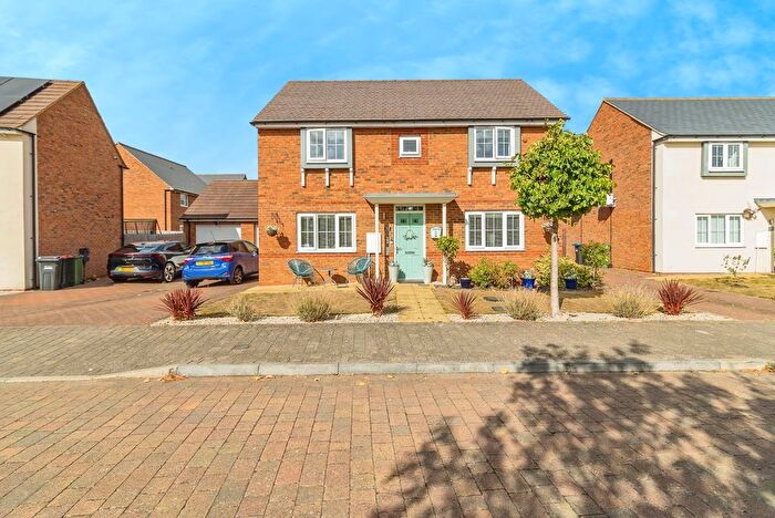 4 Bedroom Detached House For Sale In Saxonia Boulevard, Brooklands, Milton Keynes, Buckinghamshire, MK10