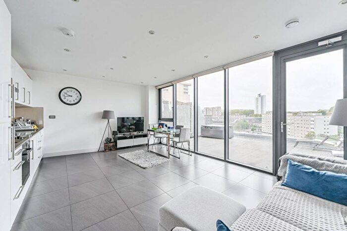 2 Bedroom Flat To Rent In Powis Street, Woolwich, London, SE18