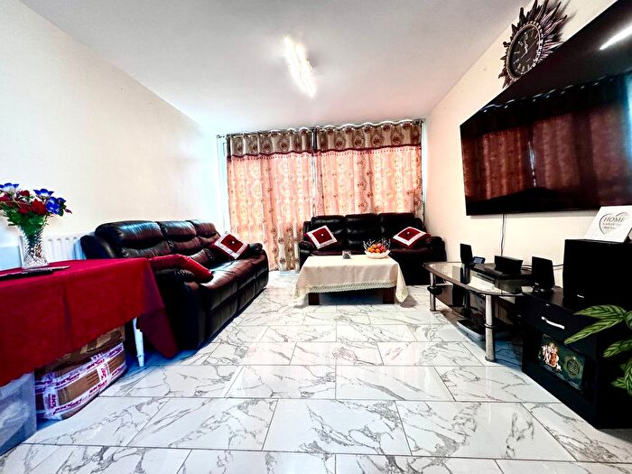 2 Bedroom Flat To Rent In Vincent Road, London, SE18