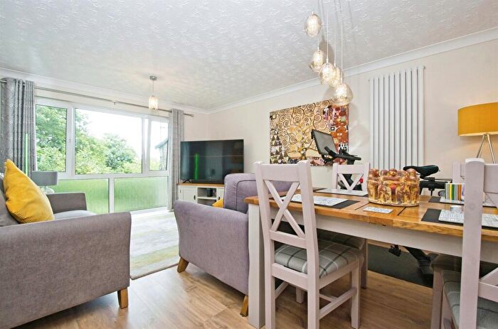 2 Bedroom Flat For Sale In Heol Isaf, Radyr, Cardiff, CF15