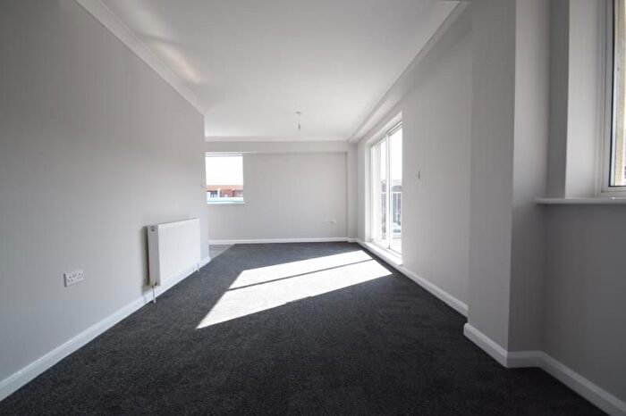 1 Bedroom Flat To Rent In Westcliff On Sea, Essex, SS0
