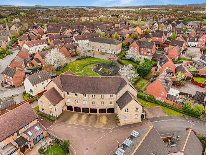 2 Bedroom Flat For Sale In Canonbury, Monkston Park, Milton Keynes, Buckinghamshire, MK10