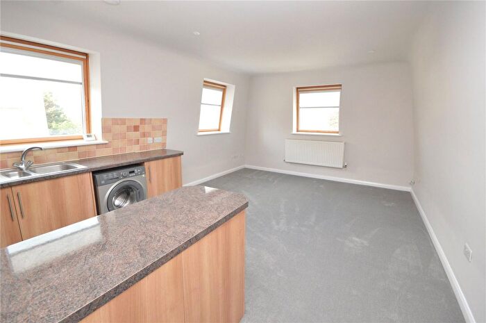 2 Bedroom Flat To Rent In High Street, Whitton, Twickenham, TW2