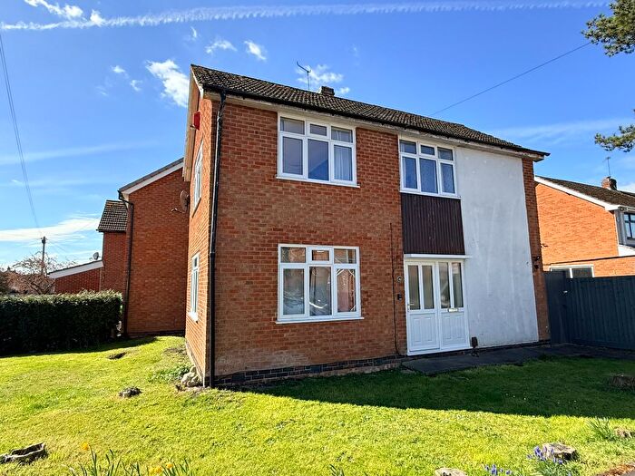 3 Bedroom Semi-Detached House For Sale In Kent Drive, Oadby, LE2