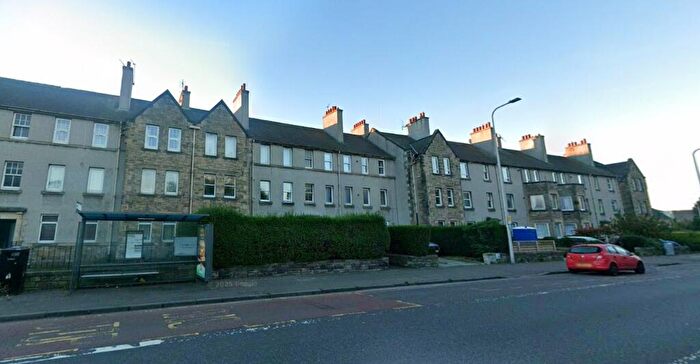 3 Bedroom Flat To Rent In Gorgie Road, Gorgie, Edinburgh, EH11