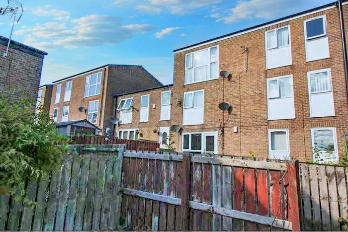 2 Bedroom Flat To Rent In Bamburgh Close, Washington, NE38