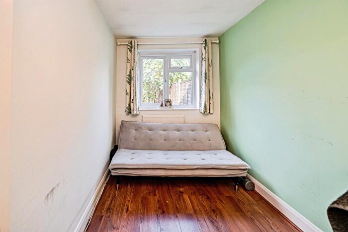 3 Bedroom End Of Terrace House For Sale In Lower Cippenham Lane, Slough, SL1