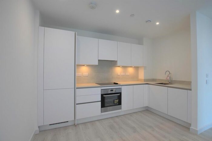 1 Bedroom Flat To Rent In Barrett House, Prince Regent Road, Hounslow, TW3
