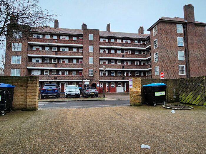3 Bedroom Flat To Rent In Old Kent Road, London, SE1