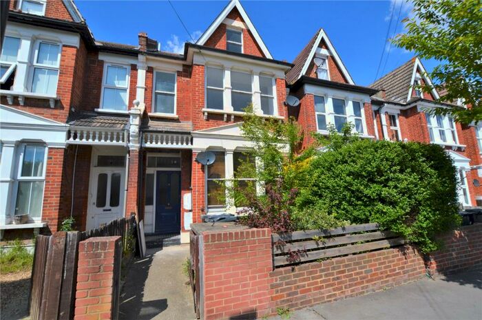 2 Bedroom Apartment To Rent In Holmesdale Road, London, SE25