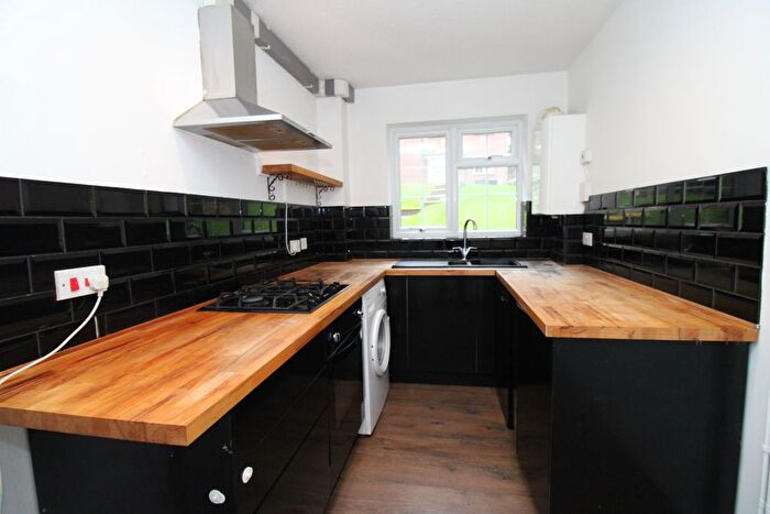 2 Bedroom End Of Terrace House To Rent In Somersby Close, Luton, LU1