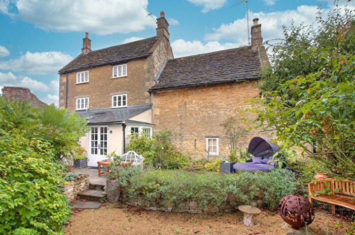 3 Bedroom Town House To Rent In Pickwick, Corsham, SN13