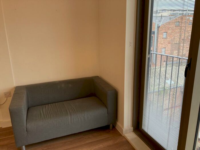 1 Bedroom Flat To Rent In (Block E), Slater Place, L1