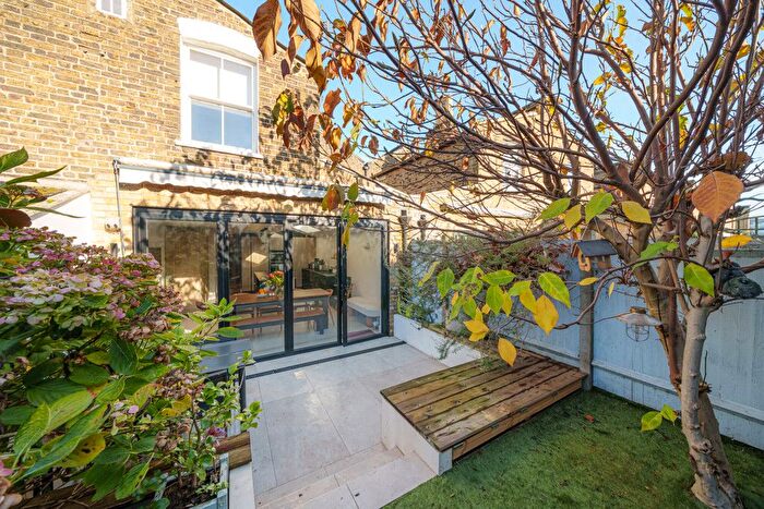 3 Bedroom Terraced House For Sale In Lynton Road, London, SE1