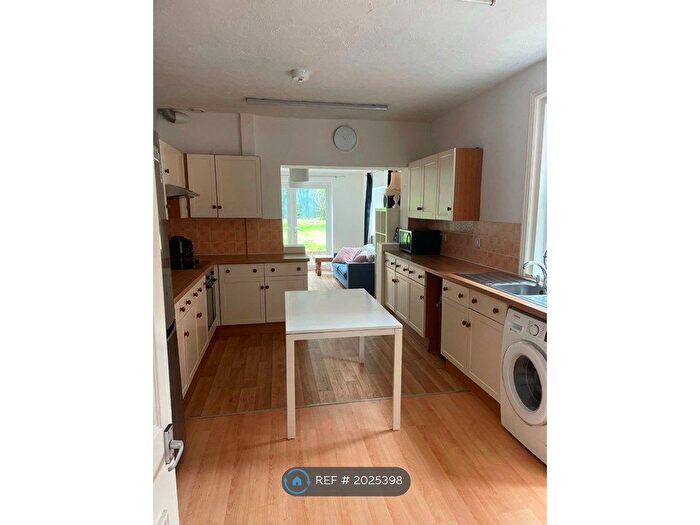 6 Bedroom Detached House To Rent In Hankinson Road, Bournemouth, BH9