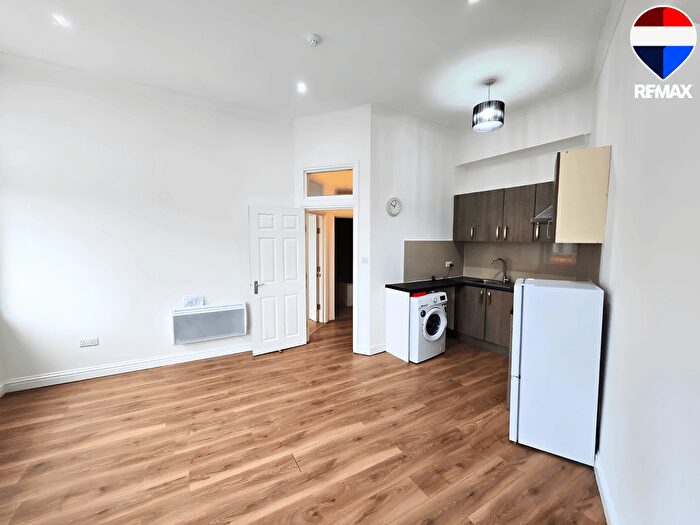 1 Bedroom Flat To Rent In Stoke Newington Road, London, N16