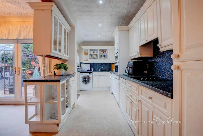 3 Bedroom End Of Terrace House For Sale In Corporation Road, Grangetown, Cardiff, CF11