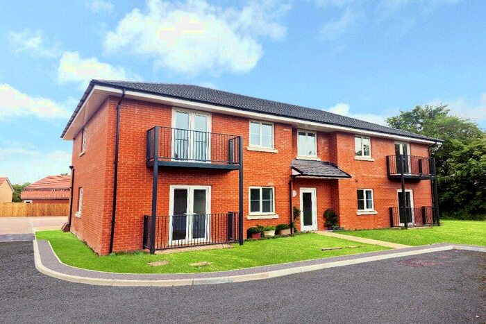 1 Bedroom Flat For Sale In Hewlett Road, Burnham-on-Crouch, CM0