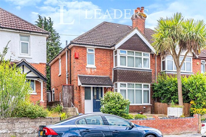 3 Bedroom Semi Detached House To Rent In Newlands Avenue, SO15