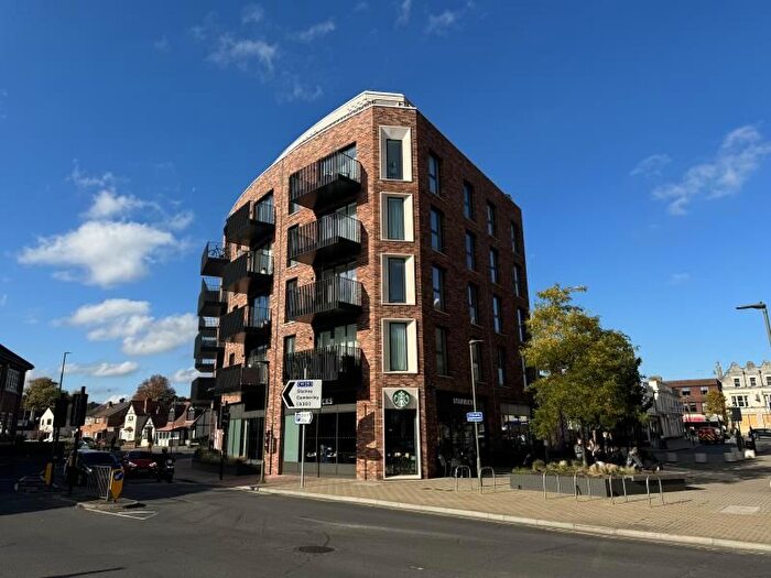 1 Bedroom Flat To Rent In Station Road North, Egham, TW20